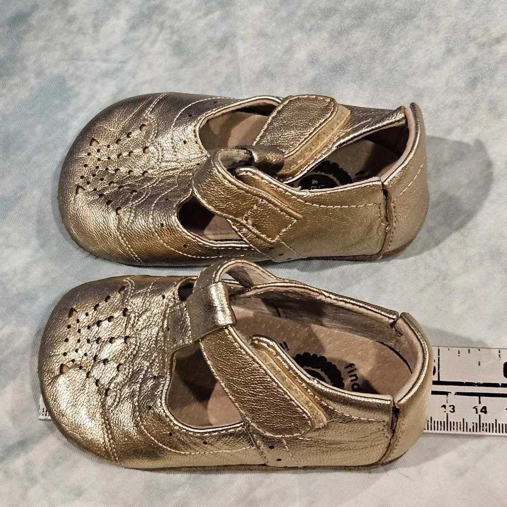 Livie‎ & Luca Gold Baby Girl Mary Jane Shoes Size 6-12M Metallic